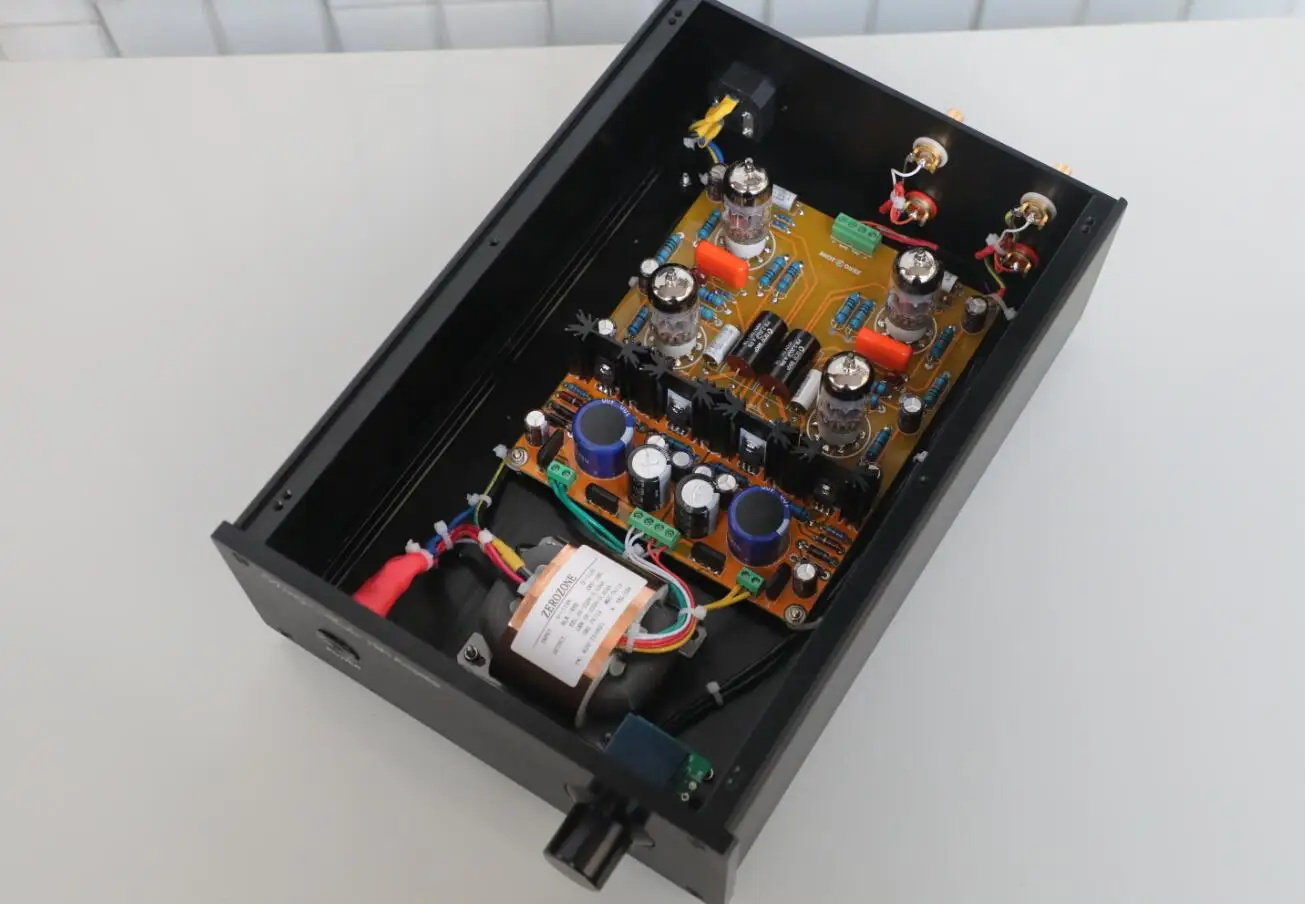 قاعدة مضخم أنبوبي Hifi Stereo ECC83/12AX7 على مضخم دائرة Conrad-johnson CL