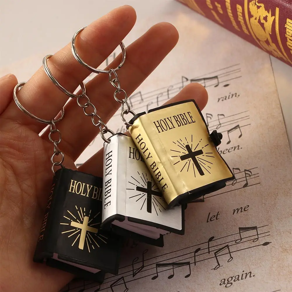 Llaveros de Mini Cruz religiosa inglesa, accesorios, colgante de bolsos, llaveros de coche, llaveros de Santa Biblia