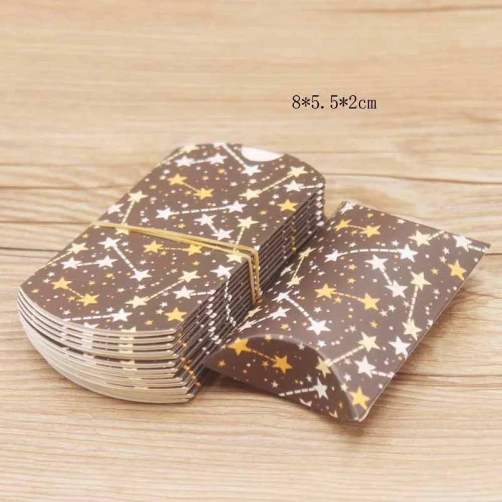 

100pcs Star Pattern Kraft Paper Pillow Favor Box Wedding Party Gift Favor Sweet Candy Boxes Birthday Packaging Boxes 8x5.5x2cm