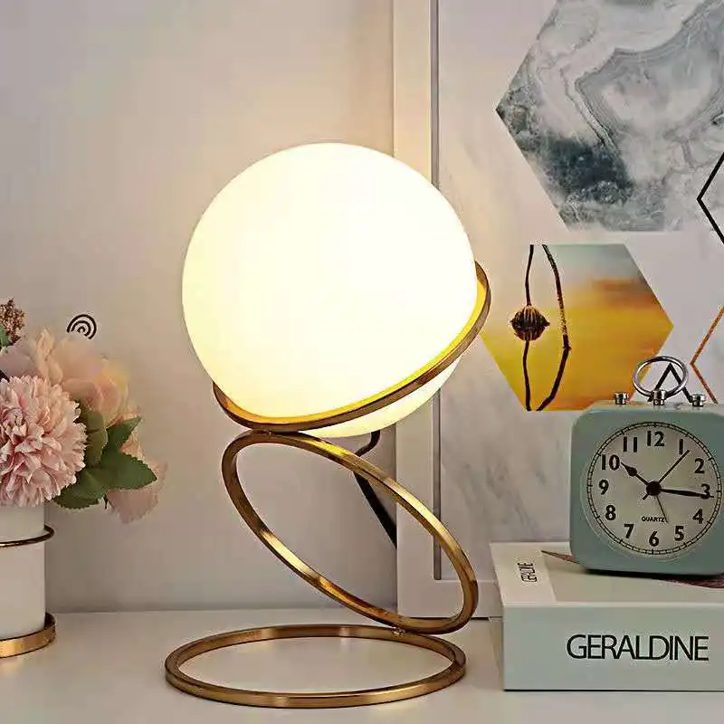 Nordische Glaskugel Tisch lampe moderne goldene Büro Arbeits zimmer Schlafzimmer Schlafzimmer Nachttisch Licht Lese lampe E27 Glühbirne Stecker