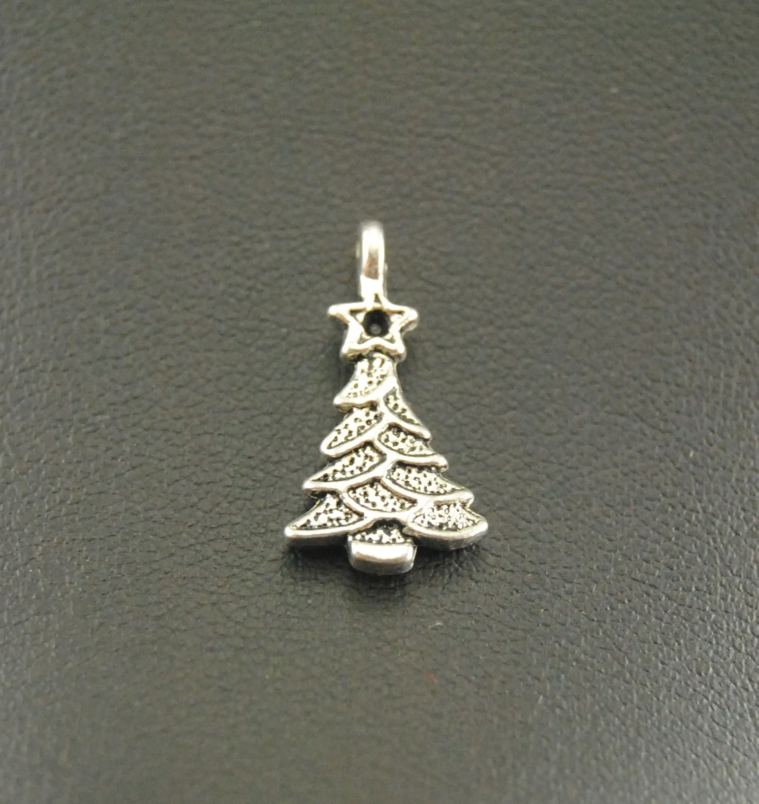 50 pcs  Silver Color Alloy Christmas Tree Charms Christmas DIY Metal Bracelet Necklace Jewelry Findings A767