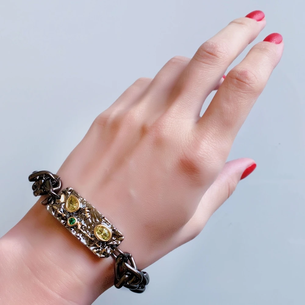 DreamCarnival 1989 Original Gothic Bracelet for Women Olivine Zirconia Cool Black Metal Fashion Jewelry Pulseira Feminina WB1233