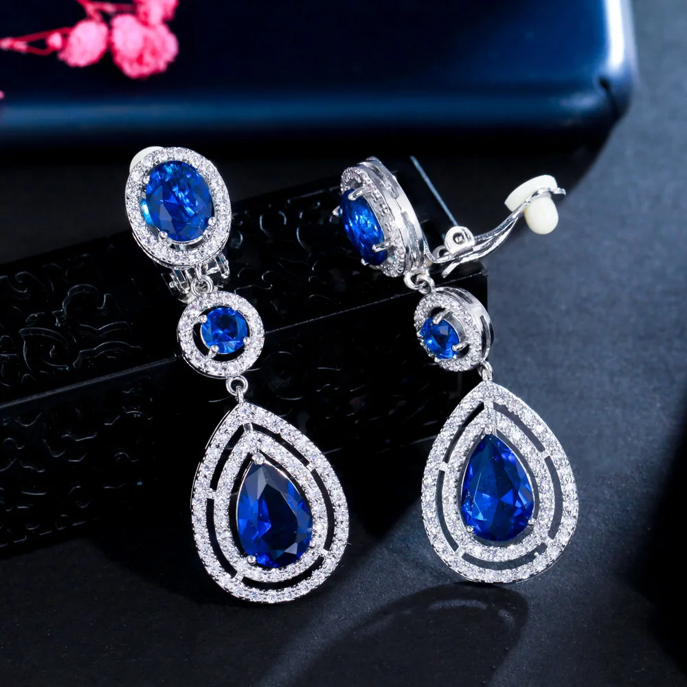 CWWZircons Hochwertige Damen-Ohrringe mit roten Zirkonia-Steinen für Hochzeiten, Partys und Kostüme, lange Tropfenform, zum Anklipsen, ohne Ohrloch, EJ0017 – Detail 8