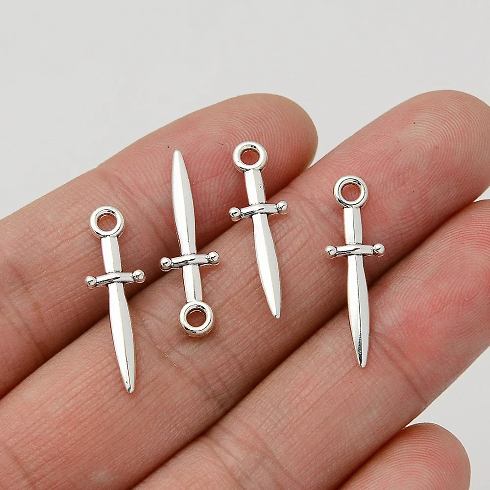 80 sztuk/partii 23x7mm Mini miecz Charms nóż gotyckie Halloween wisiorki dla Diy naszyjniki tworzenia biżuterii ustalenia akcesoria