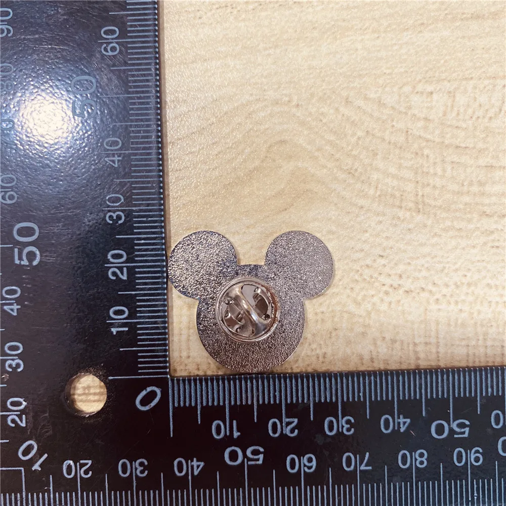 Disney Mickey spilla smalto Pin carino testa di topolino castello metallo Anime distintivi Cartoon spille spilla gioielli regalo per donna uomo