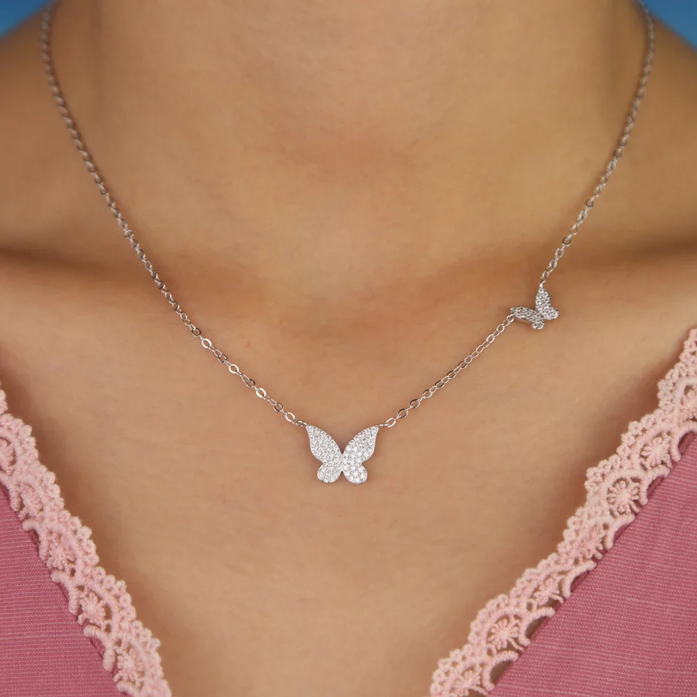 2025 قمة الموضة الجميلة الحد الأدنى حساسة صغيرة تشيكوسلوفاكيا فراشة سحر القلائد للنساء لطيف فتاة هدايا عيد الميلاد الحلو مجوهرات