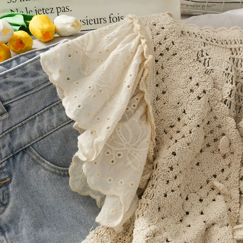 Sweet crocheted V-neck hollow lace shirt women 2023 summer new girl loose thin short-sleeved top