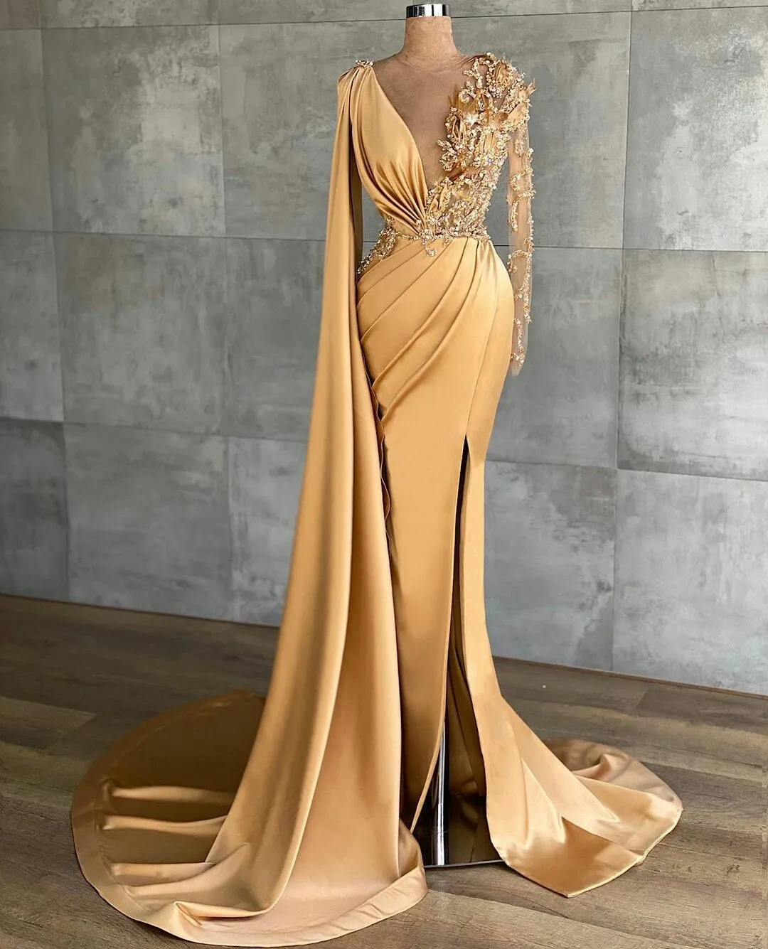 Vestido de noite muçulmano, de ouro, manga comprida, de cetim, com pena de miçangas, para noite, vestido formal longo estilo sereia, dubai, árabe