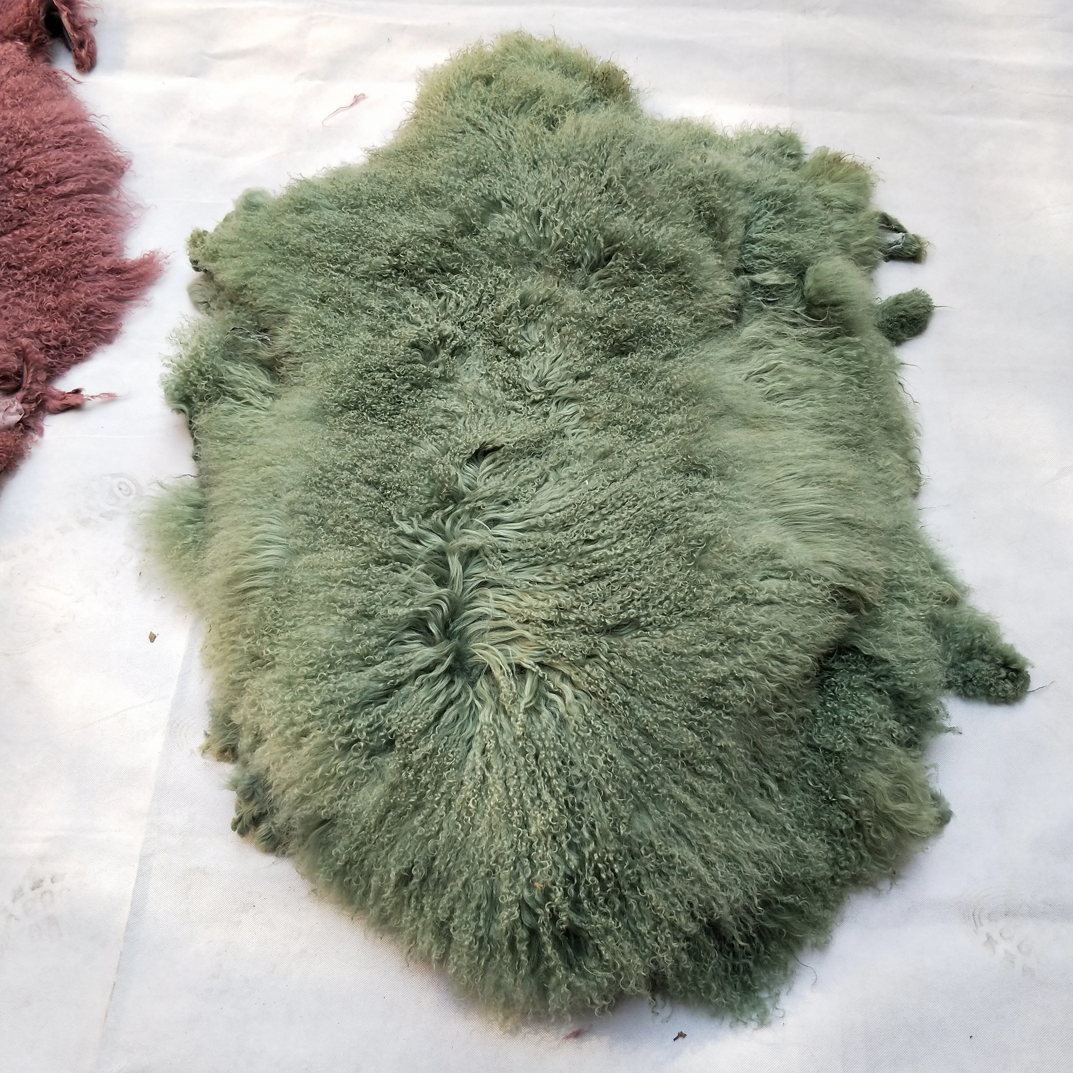 

Top quality curly hair soft dyed animal fur skins mongolian goat fur skins for garment