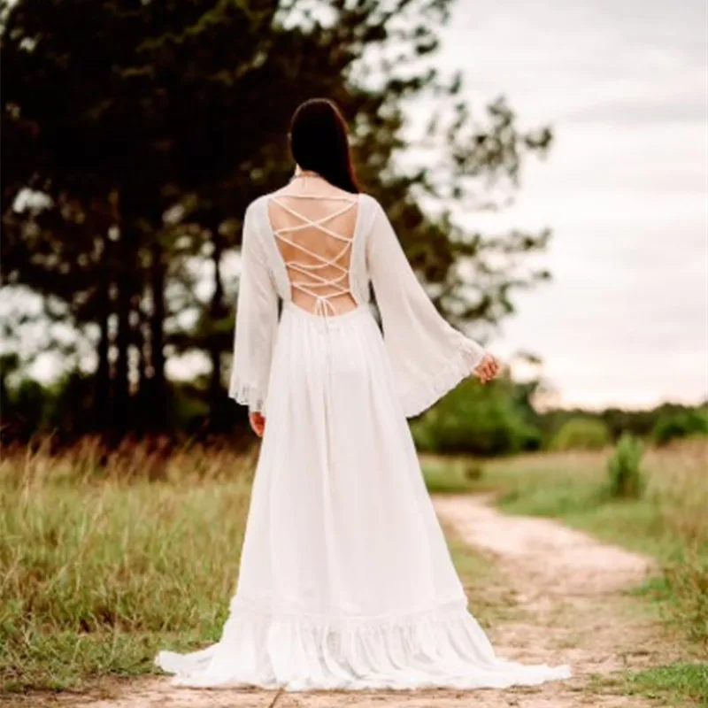 Robe de mariée vintage en dentelle avec manches longues évasées, chic, pour les patients de plage, quel que soit le col en V, ligne A, fente centrale, lacets, train de balayage, 2024