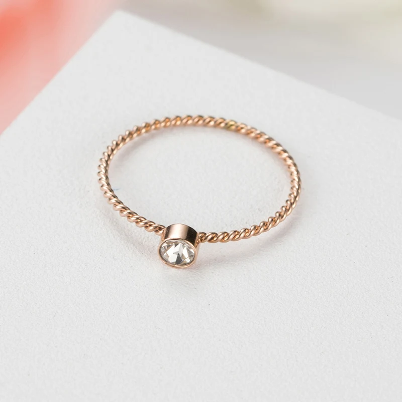 1มม.สแตนเลสสตีลแหวน Zircon ลวดถักบางแหวน Rose Gold ผู้หญิง Minimalist เครื่องประดับงานแต่งงานของขวัญขนาด5 9