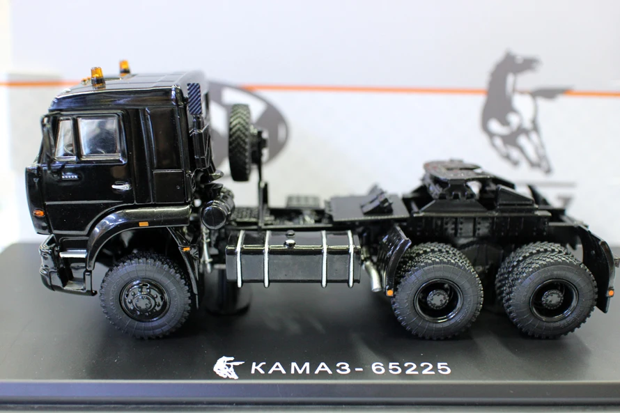 Nuovo 1/43 Bilancia KAMA3 65225 KAMAZ TRATTORE da Star Bilancia Modelli Diecast URSS camion Per Il Regalo di Raccolta