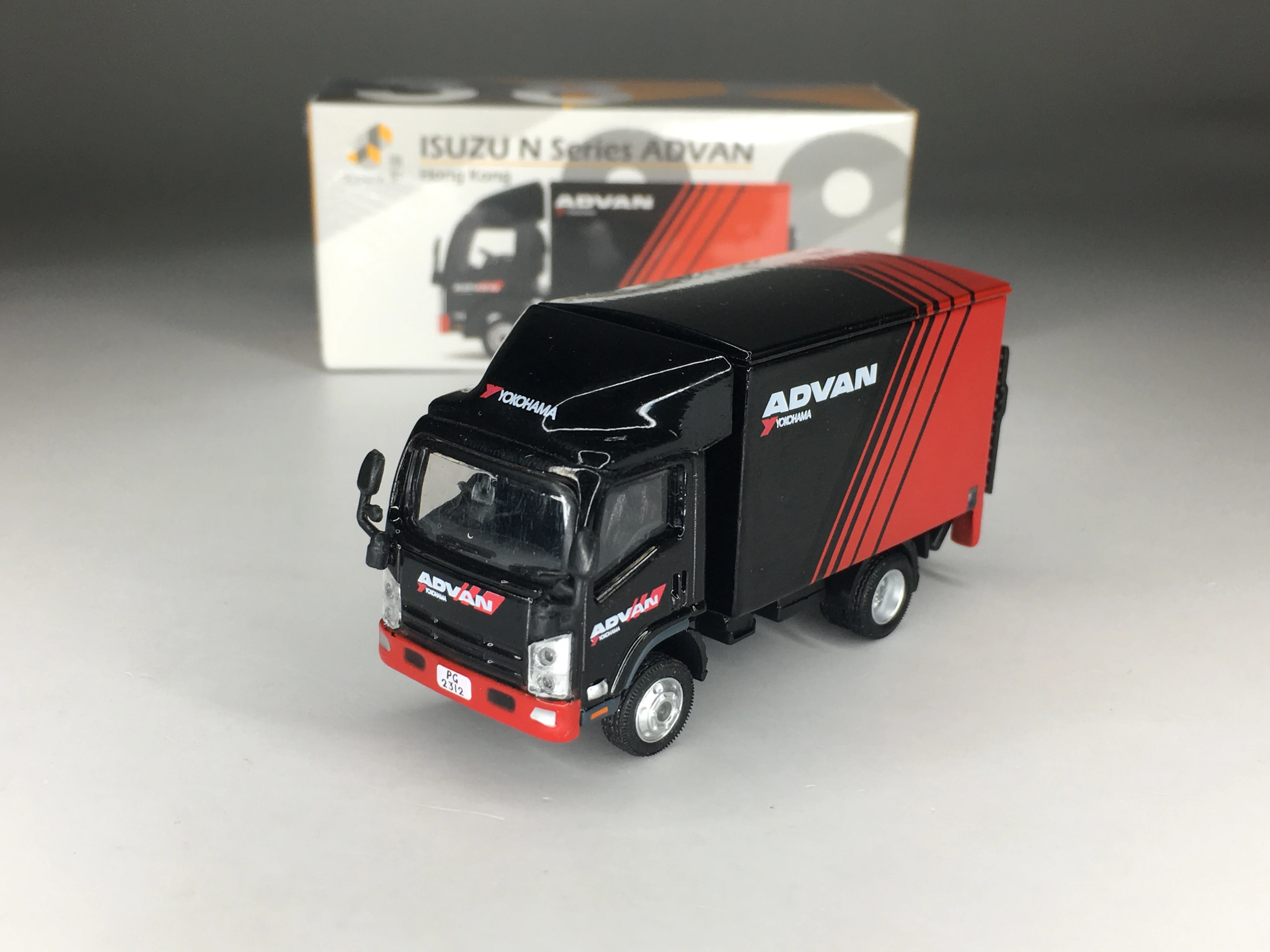 

Крошечная коллекция литой модели автомобилей 1/76 Isuzu N серии ADVAN ATC64939 Ограниченная серия