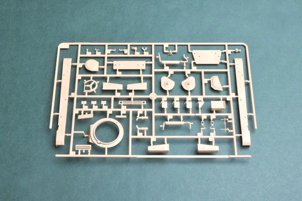 Hobbyboss model 1/35 82477 Hungarian Light Tank 38M Toldi I(A20) Model Kit