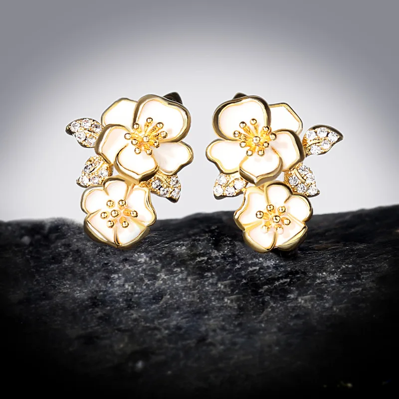 Fashion Elegant Lady Handmade Enamel Earring White Flower Temperament Lady Earring Golden Flower Lady Earrings Jewelry