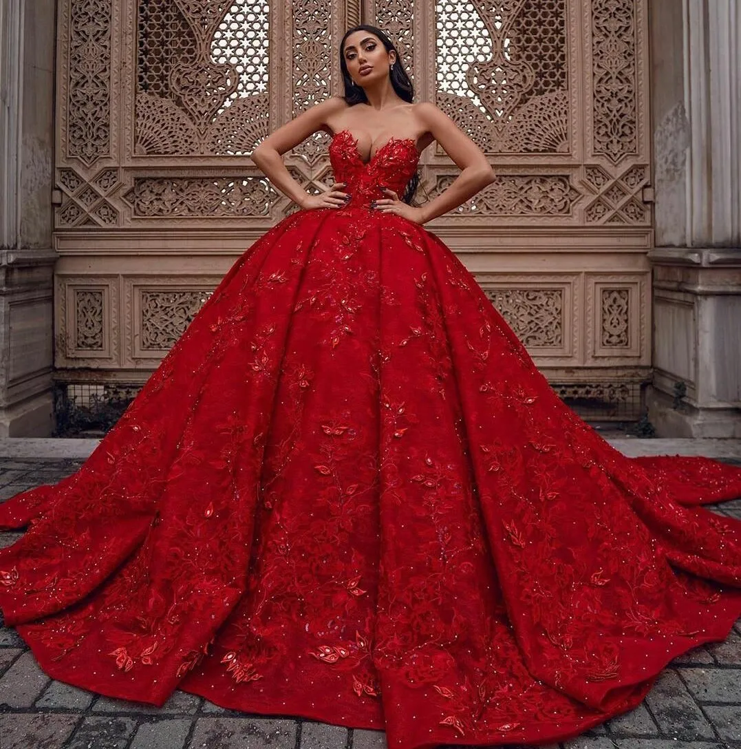 

2022 Gorgeous Red Ball Gown Wedding Dresses Sweetheart Lace Appliques Beaded Bridal Gowb Arabic Dubai Vestidos De Novia