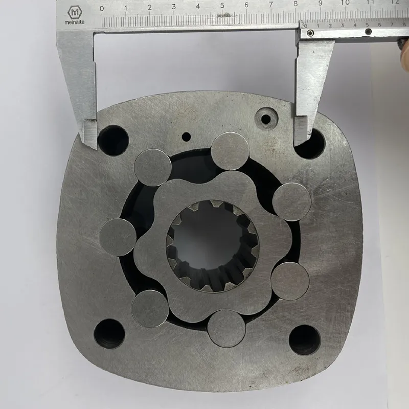 Voor graafmachine accessoires Bobcat MX331 334 337 roterende roterende motor rotor verticale as grote tand olieafscheider montage