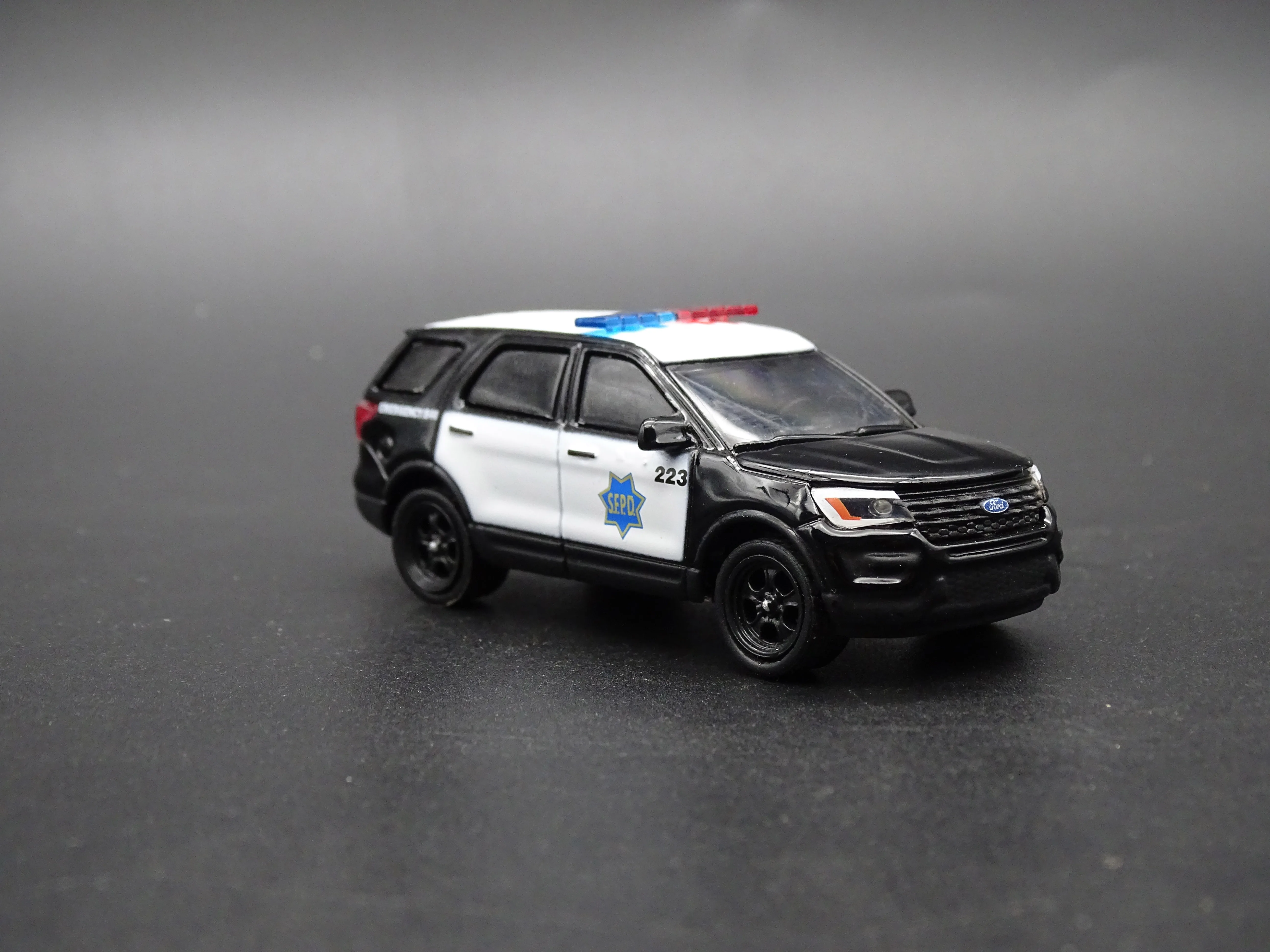 1/64 GREENLIGHT Ford explorer 2016 San Francisco Police Paint limited edition Collection of diecasting aolly refitted car model