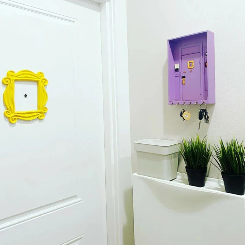 Llavero de pared para programa de televisión para amigos, marco de puerta de Monica púrpura Vintage, decoración del hogar personalizada para amantes