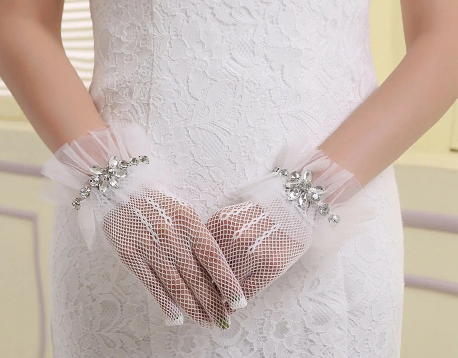 Woman Lady Party Opera Bridal Fancy Costume Wedding SHORT White Lace Gloves