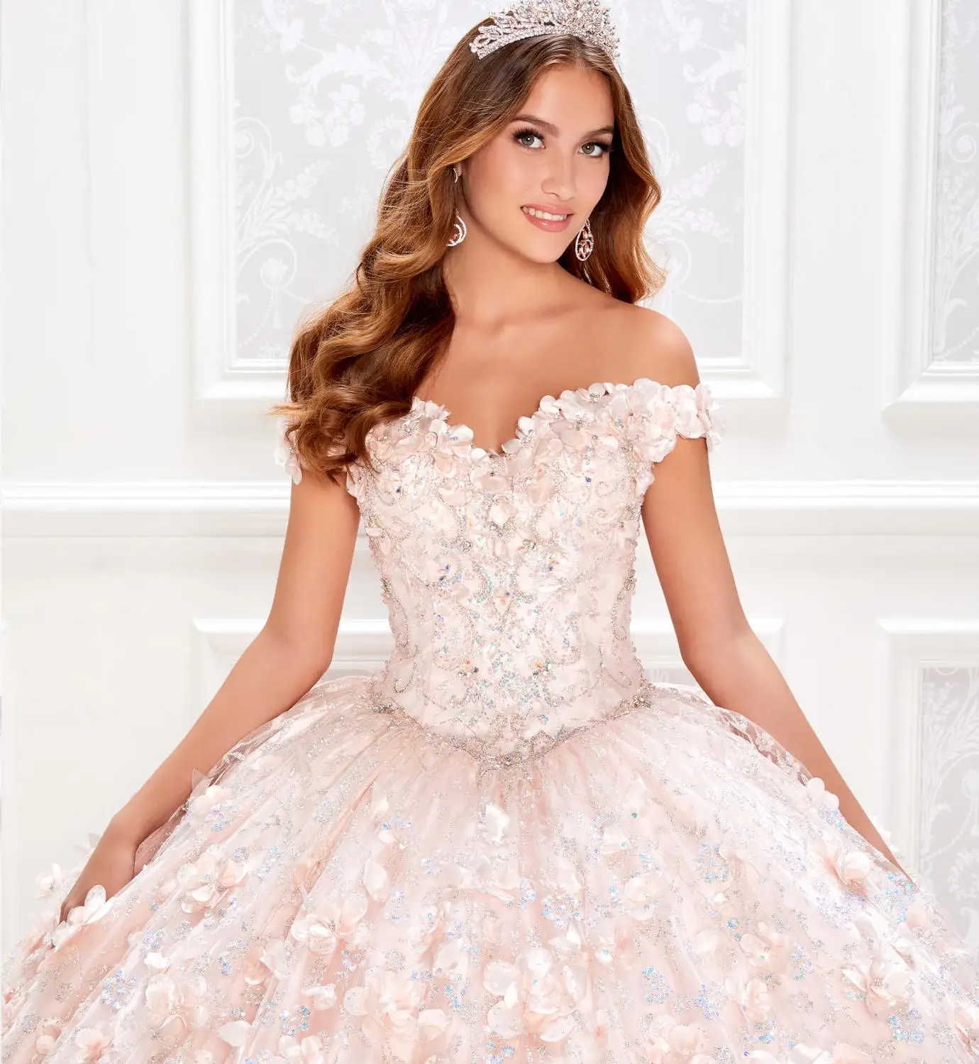 Luksusowe sukienki Quinceanera Off The Shoulder koronkowe kwiatowe aplikacje suknia balowa dziewczyny korowód suknie dostosowane słodkie 16 sukienki