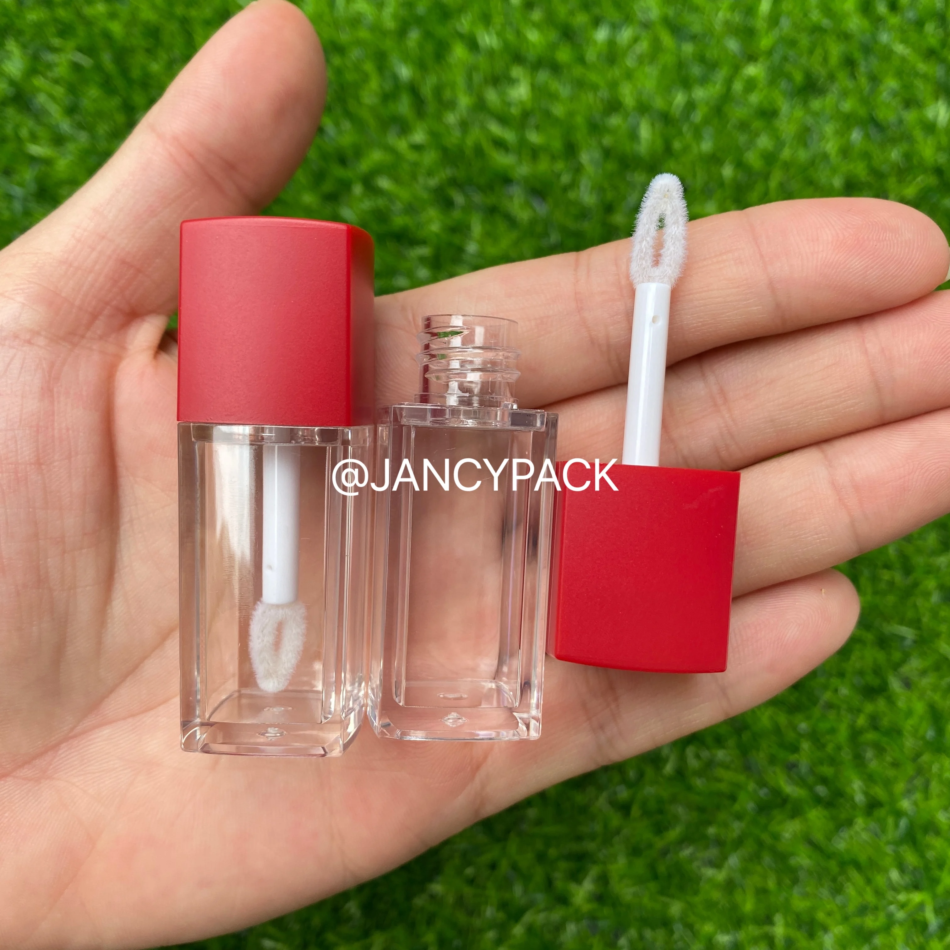 الجملة 5.5 مللي تغليف ملمع الشفاه الجديد بالجملة أبيض أسود شعار مخصص مستحضرات التجميل أنابيب ملمع الشفاه مع عصا زجاجة إعادة الملء