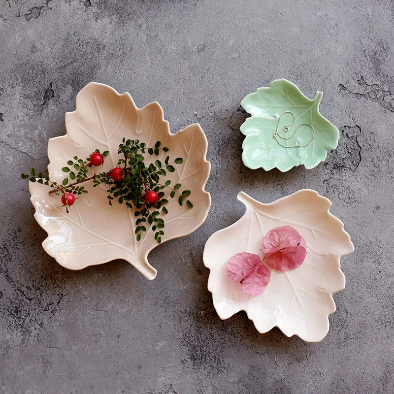 Japanese-style Home Decoration Embossed Leaf Shaped Ceramic Plate Porcelain Trinket Plate Under-glazed Fruit Tray Dessert Plate