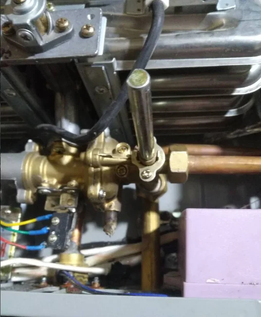 سخان المياه الغاز النحاس صمام التحكم الأساسية البلاستيك الأبيض غطاء تغليف قطعة 20 قطعة/الوحدة OD = 11.44 مللي متر