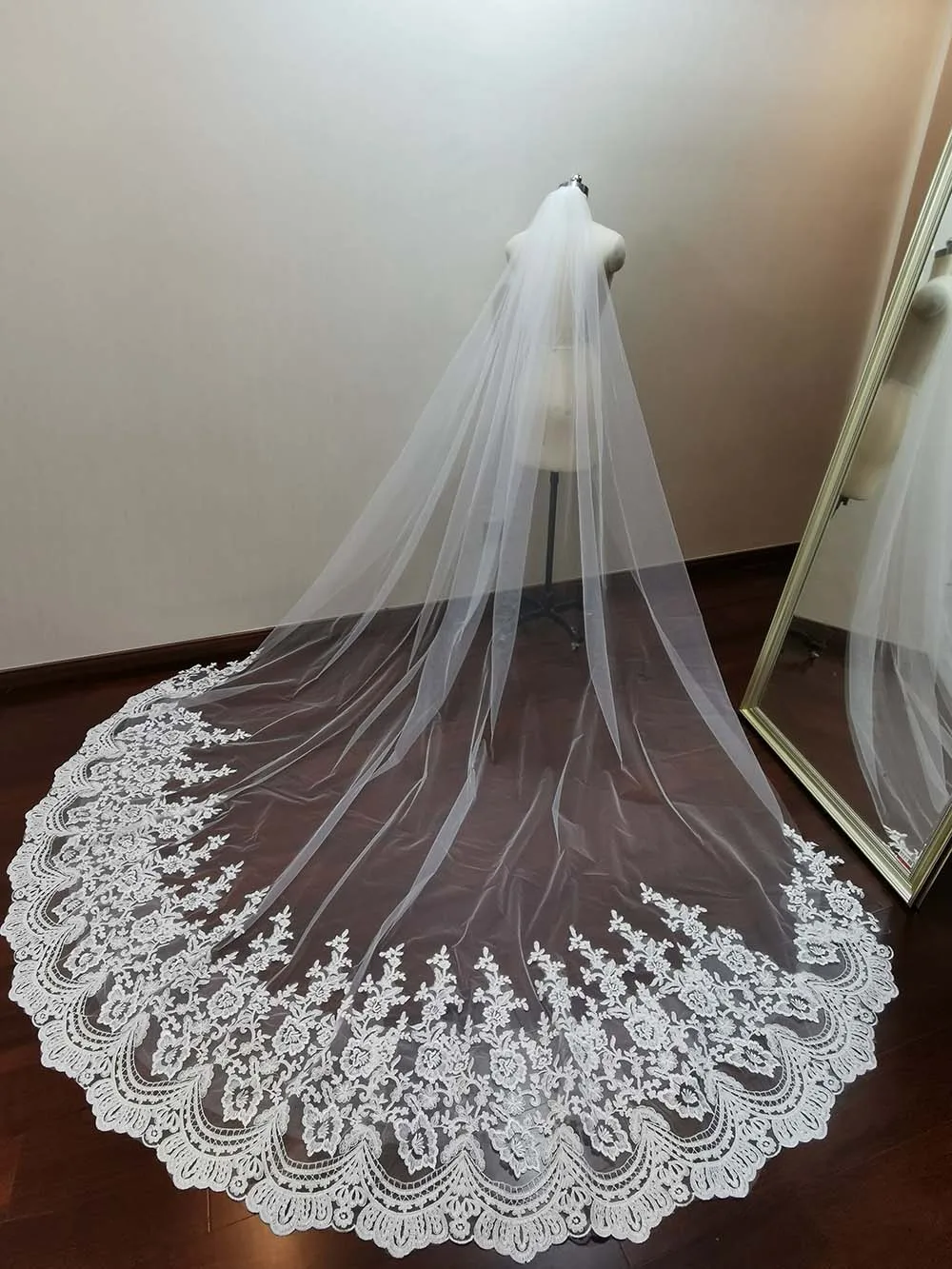 Real Photos Cathedral Lace Wedding Veil 3 Meters Long One Layer White Ivory Bridal Veil with Comb Wedding Accessories Welon 2021