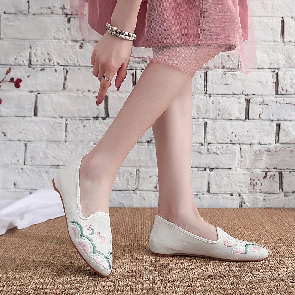 Veowalk Flower Embroidered Women Cotton Fabric Pointed Toe Flat Shoes Comfortable Slip On Flats Ladies Chinese Style Shoes