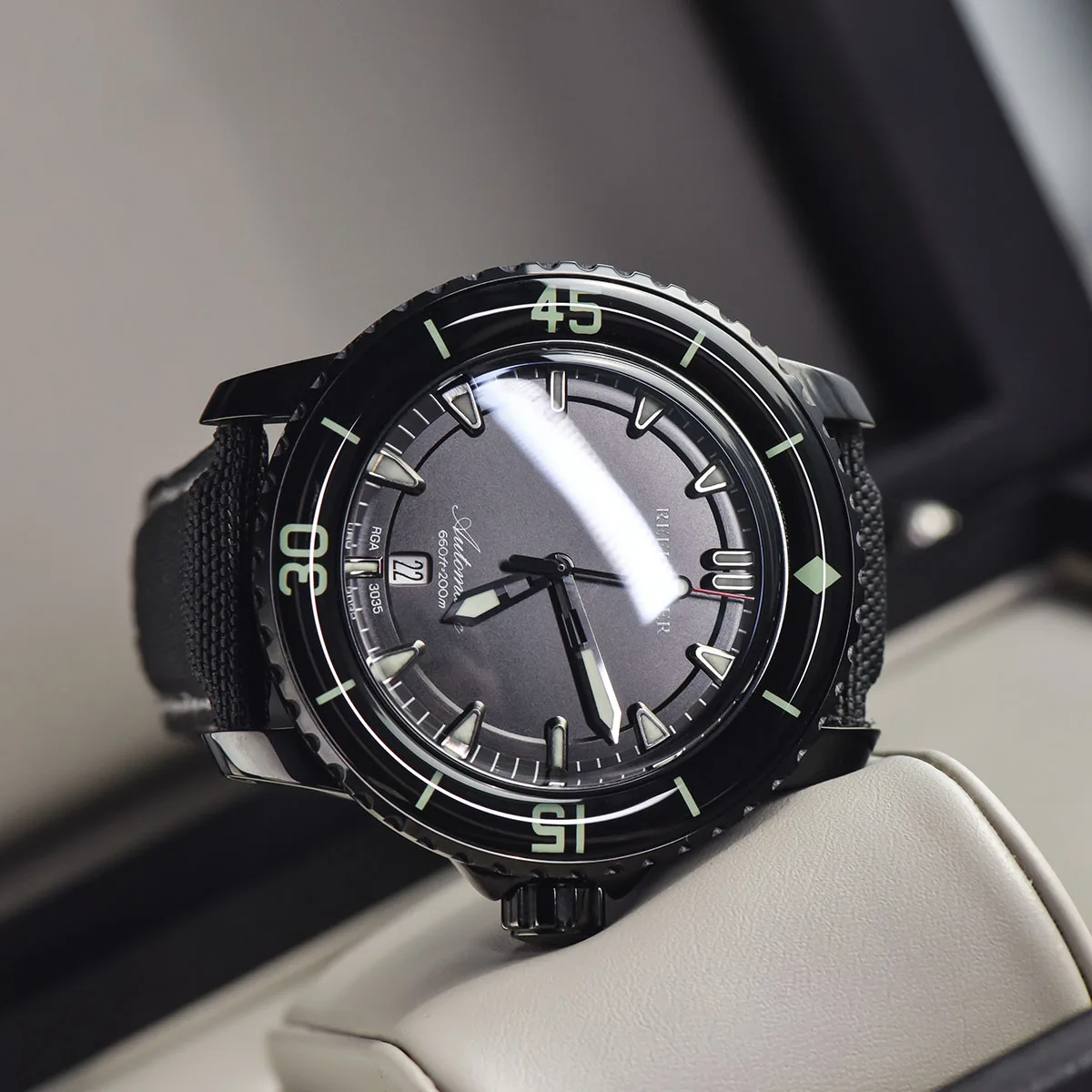 Reef Tiger/RT Super Luminous Automatic Watches for Men Black Steel Nylon Strap Dive Watch with Date RGA3035