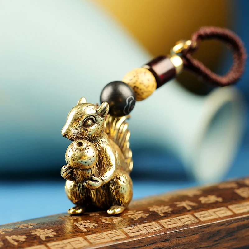 Brass Cute Squirrel Nut Keychain Pendant Trinket Vintage Copper Animal Figurines Car Motorcycle Key Chain Rings Hangings for Bag
