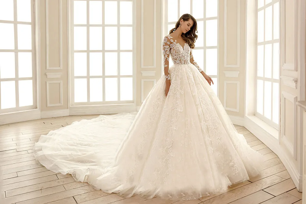 2020 Abito di Sfera Abiti Da Sposa Con Scollo A V A Maniche Lunghe In Pizzo Appliques Abiti Da Sposa Su Misura Made Pulsante Indietro Sweep Treno abito Da Sposa vestito