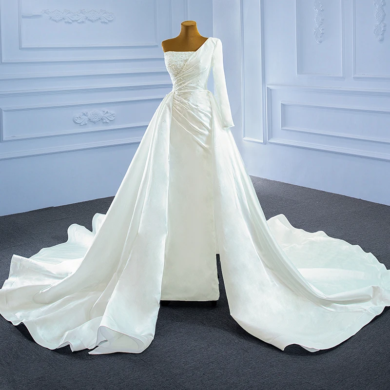 Robe de mariée élégante en satin perlé, asymétrique épaule dénudée, sirène détachable, pour les patients, RSM67244