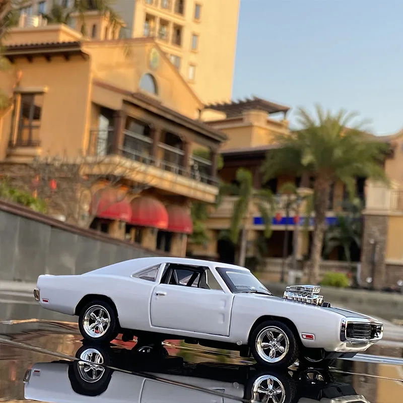 1:32 Dodge Charger Alloy Musle Car Model Diecast & Toy Metal Vehicles Sports Car Model Simulation Sound Light Childrens Toy Gift