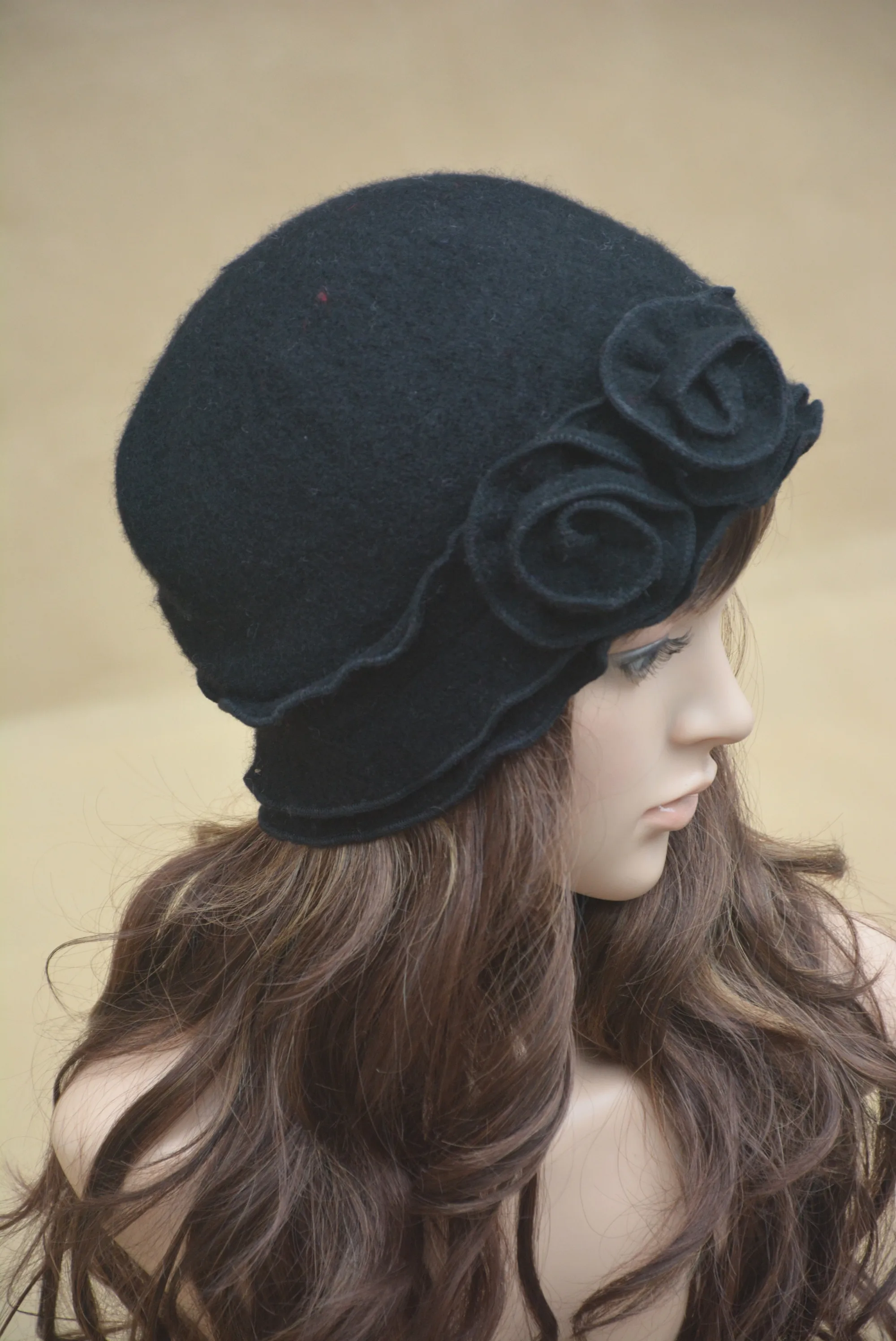 Lawliet Wintermütze, Damen-Beret, 1920er-Jahre, GATSBY-Stil, einfarbig, mit zwei Blumen, Wollmütze für Damen, Damen-Haube, gehäkelte Mütze, A285. – Detail 12