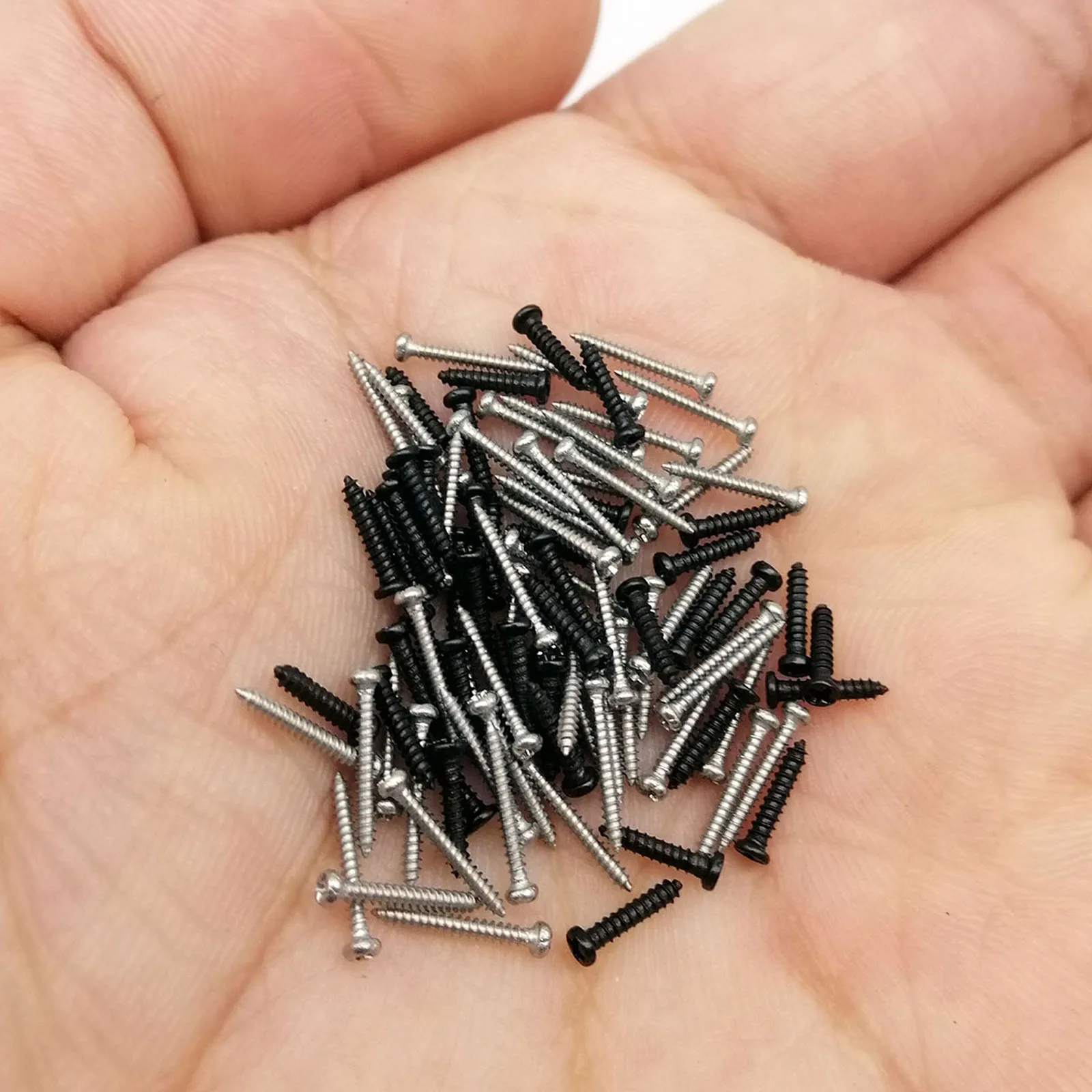 HZYUEGOU 100 Stück M1 M1.2 M1.4 M2 M2.6 M3 M4 Kleine Schwarze Edelstahl-Kreuzschlitz-Flachkopf-Blechschrauben – Detail 3
