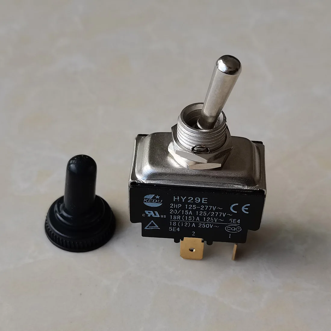 

KEDU HY29E Toggle Switch With Silicone Protection Cover ON-OFF DPST 2HP 20/15A 125/277V 18R(15)A 125V 18(12)A 250V 5E4 CE