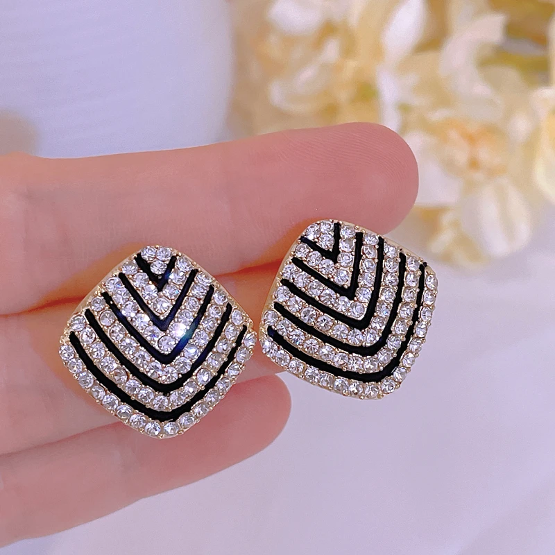 Classic Trendy Geometric Crystal Stud Earrings for Women Luxury Shiny Full Rhinestone Stud Earrings Wedding Party Jewelry Gifts