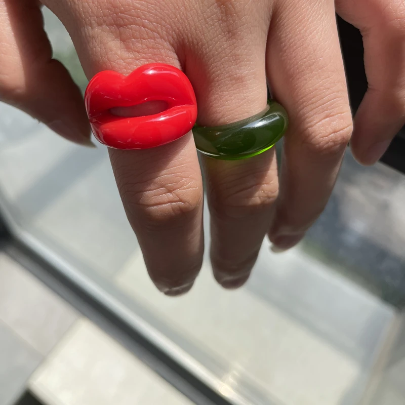 HUANQI 2021 New Fashion Punk Red Lips Shape Resin Finger Rings Mouth Lip Acrylic Ring for Women Girls Party Jewelry