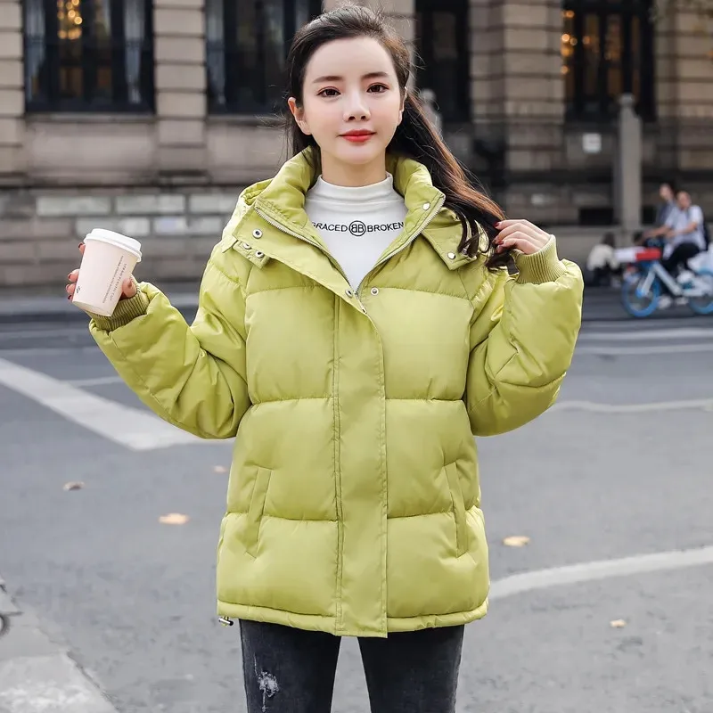 2023 New Short Winter Jacket Women Warm Hooded Down Cotton Jacket parka donna Casual allentato coreano cappotto imbottito in cotone Outwear