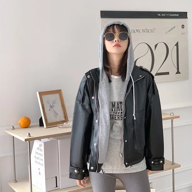 Giacca in pelle sintetica nera con cappuccio Patchwork a contrasto primavera autunno Casual cappotto da motociclista femminile falso 2 pezzi Streetwear