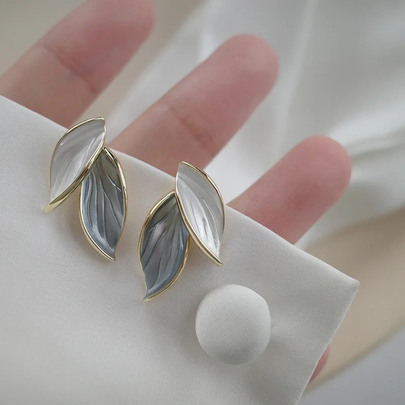 New Korean Arrival Metal Trendy Fresh Lovely Sweet Grey Leaf Stud Earrings For Women 2022 Fashion Jewelry