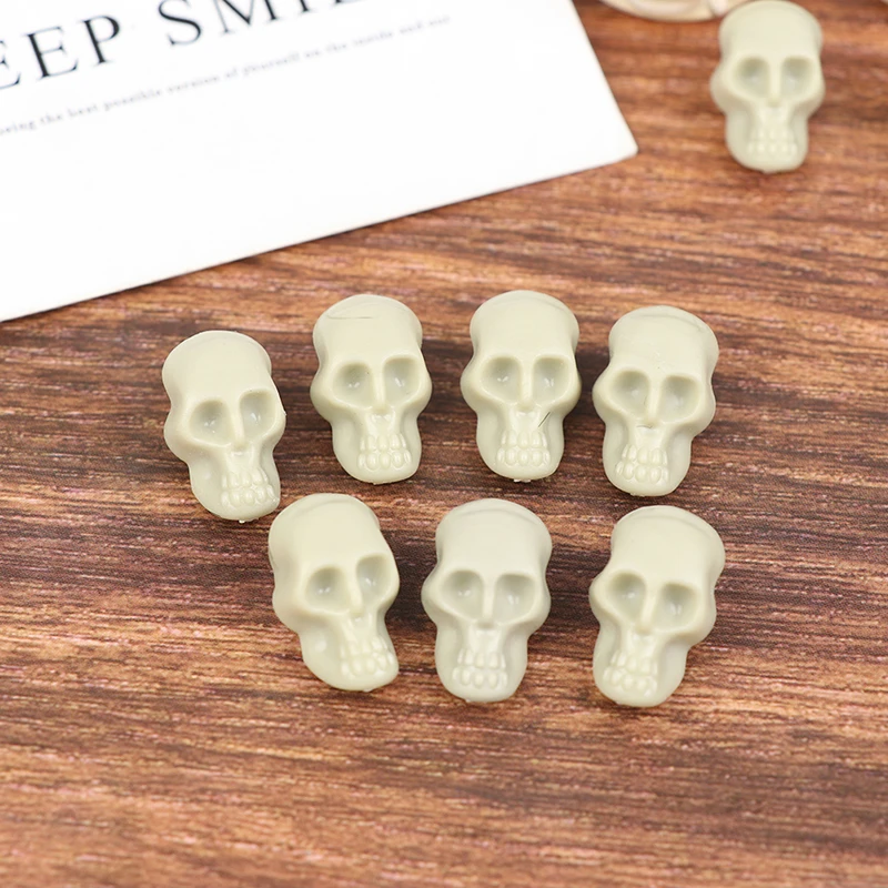 50Pcs การจำลอง Skull ของเล่นโมเดิร์น Mini Skull ตกแต่งบ้านตลกของเล่นคอลเลกชัน Miniatures ชุด2*1.5ซม.