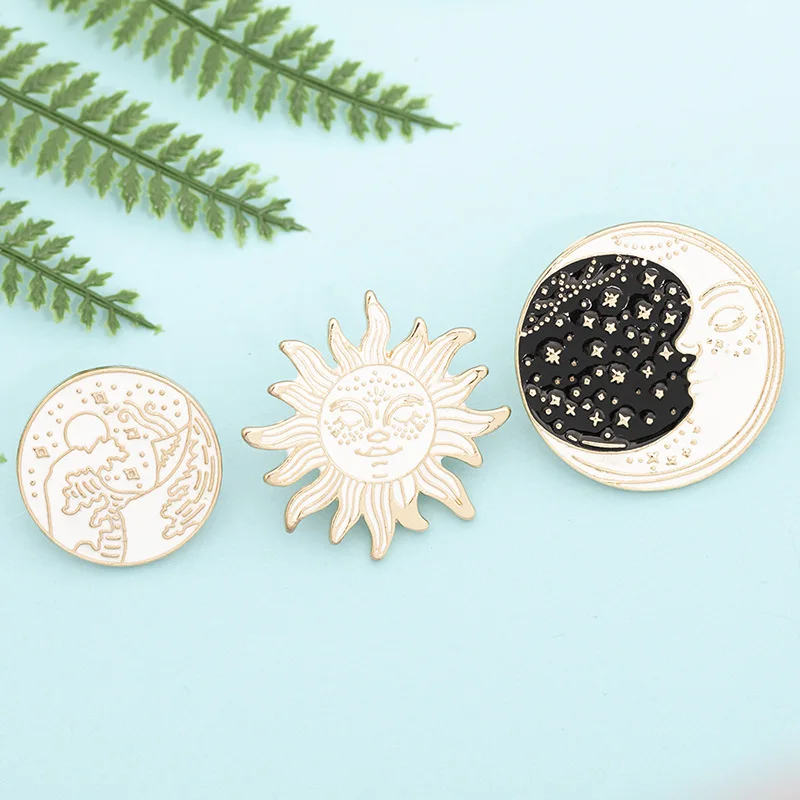 Fashion pins, creative sun, moon, sun and moon, alloy drip brooch, student clothing decoration corsage