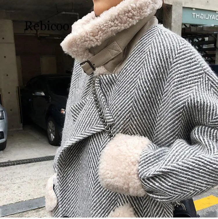 

Women Coat Winter Long Sleeve Warm Black Woolen Blends Female Elegant Double Breasted Lamb Fur Woolen Coat Oversize