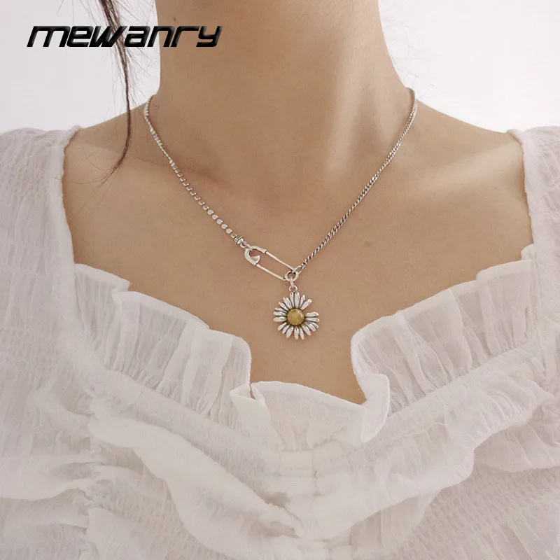 MEWANRY Silver Color Necklace Daisy for Women Vintage Personality Creative INS Fashion Exquisite Chic Party Jewelry Gifts