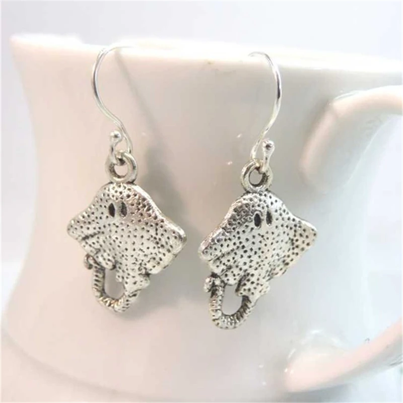 Sting Ray Earrings Antique Silver Color Stingray Charm Earrings Ocean Fish Beach Dangles Ear Hooks Animal Earrings