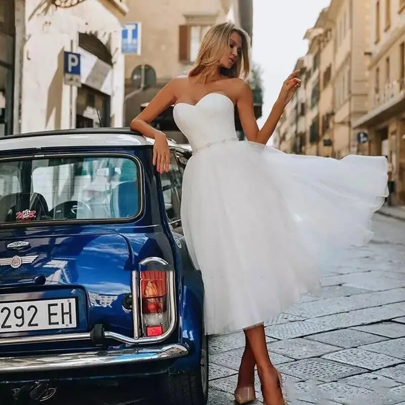 Proste suknie ślubne bez ramiączek Tea Length suknie ślubne formalne suknie ślubne dla panny młodej Vestidos De Novia Robe De Mariée