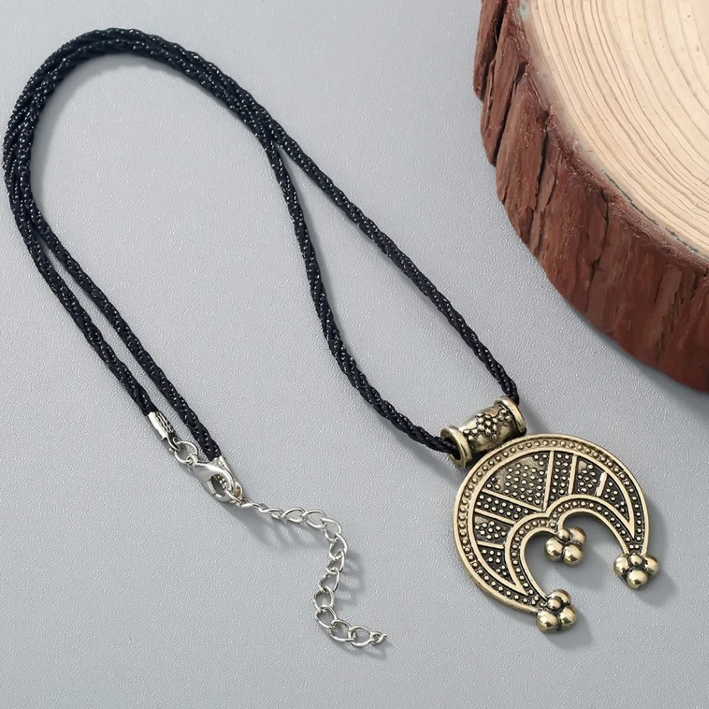 Chandler Gothic Tricorn Lunula Pendant Necklace Male Protective Amulet Crescent Moon Viking CharmHis Colier